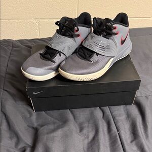 Nike Flytrap 3 Grey and Pink